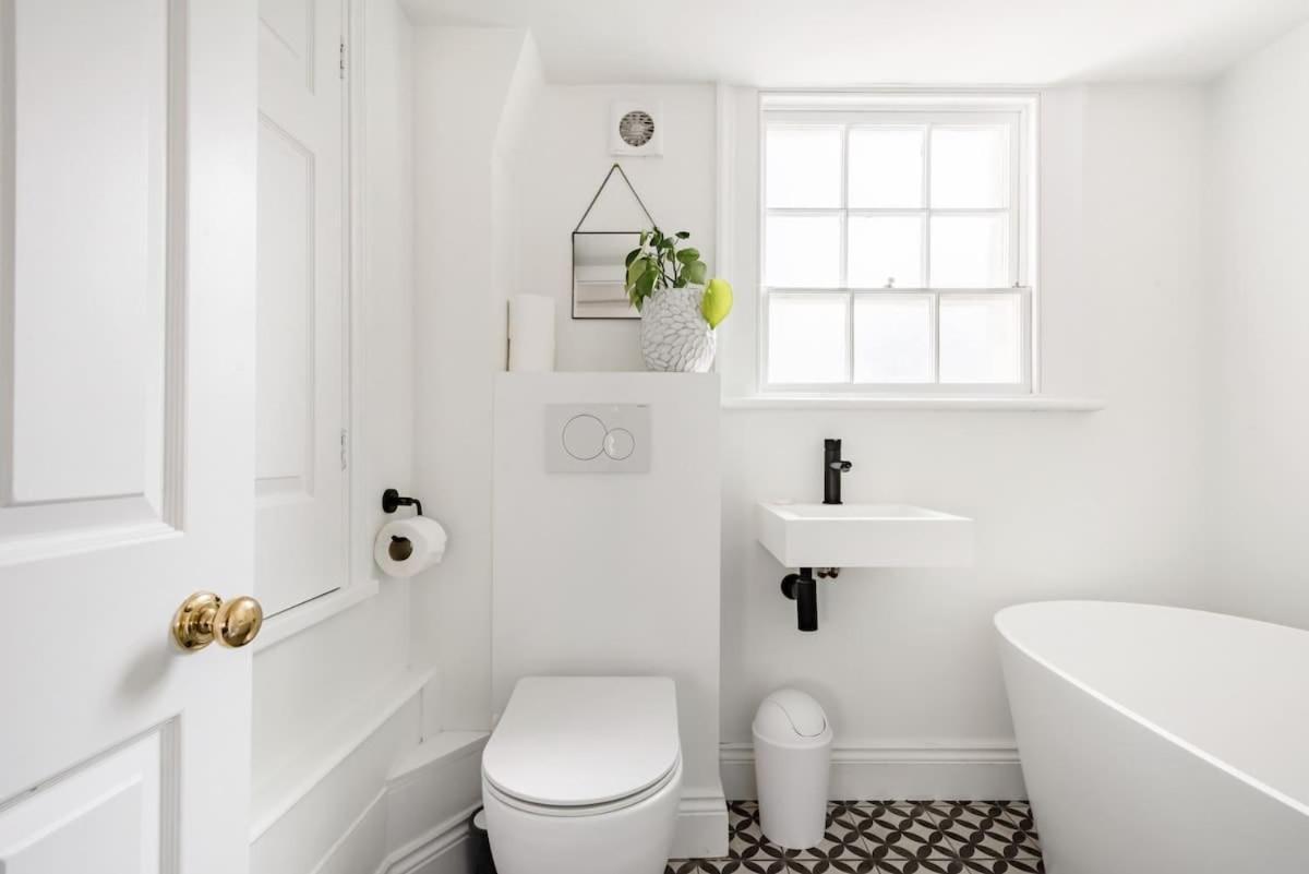 Central Georgian Townhouse With Free Parking Bath Exterior photo